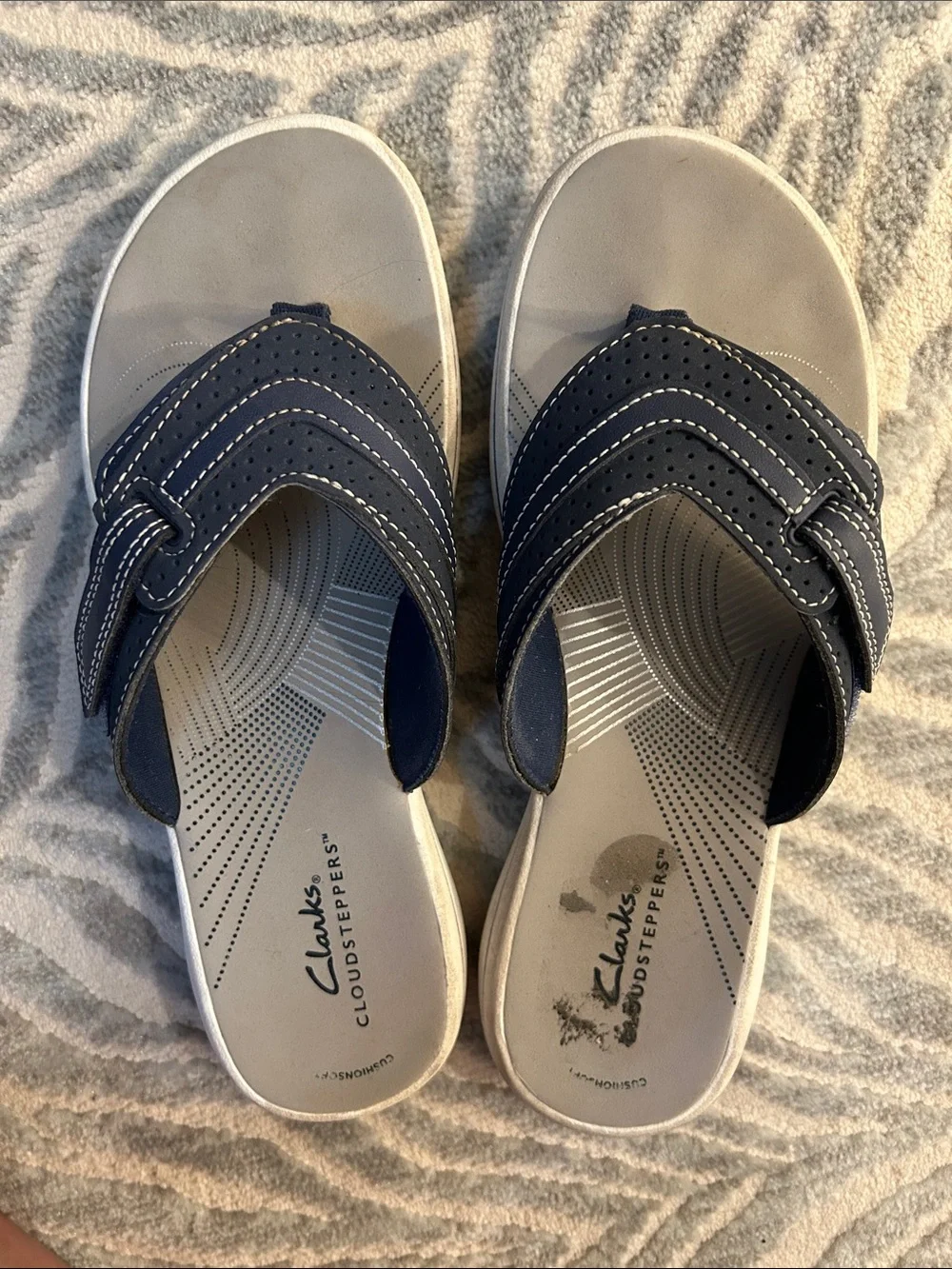 Clark’s Cloudsteppers Water Flip Flops Size 7